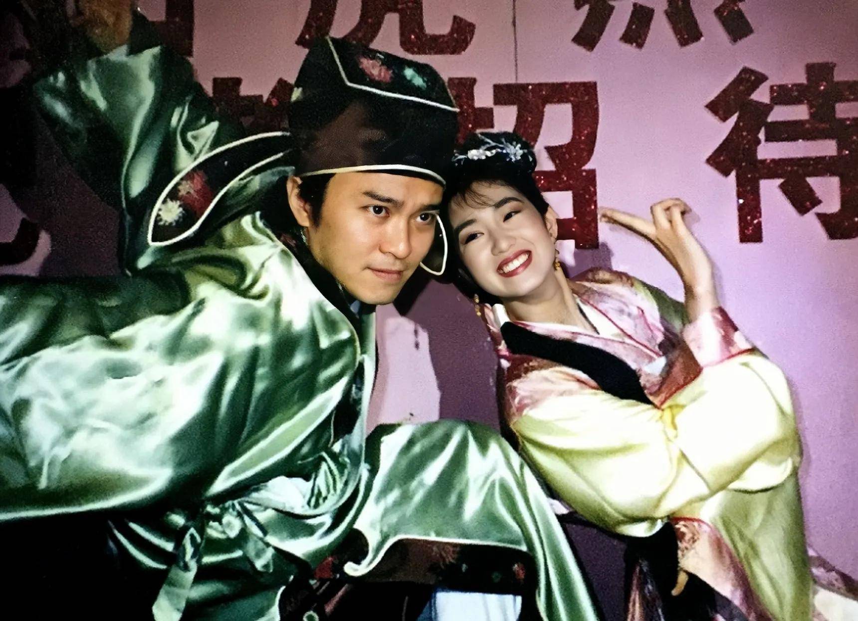 1993年的《唐伯虎点秋香》是由周星驰与巩俐合作的喜剧电影.