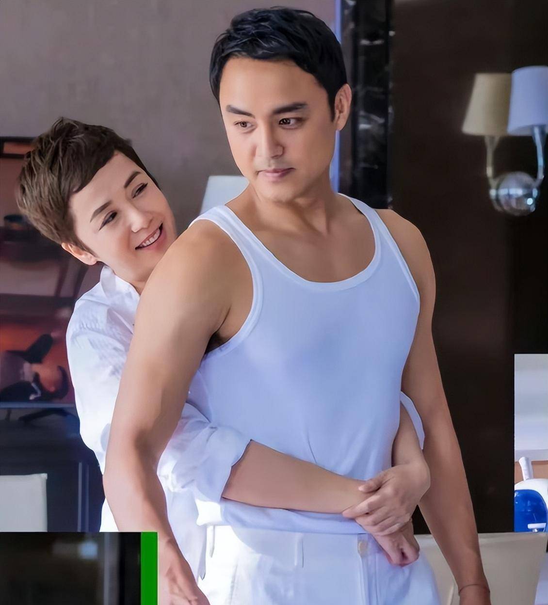 近日,蒋雯丽和明道的新剧《转角之恋》上映后,网友直呼辣眼睛.