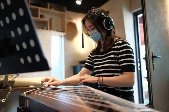 音频录制在音乐表达上,该曲围绕主题《筝锋》充分传达了传统与现代的