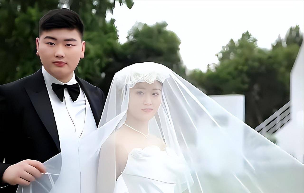 做生意时笑容满面,与郭威妻子高下立判_陈亚男_直播_田静