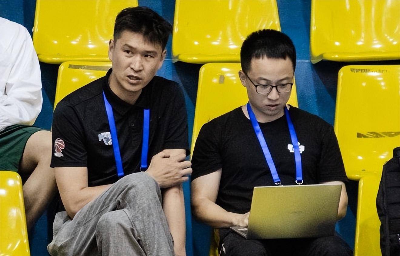 战术分析头头是道到执教后的失败成绩,同曦前任主帅霍楠自毁前程_指导