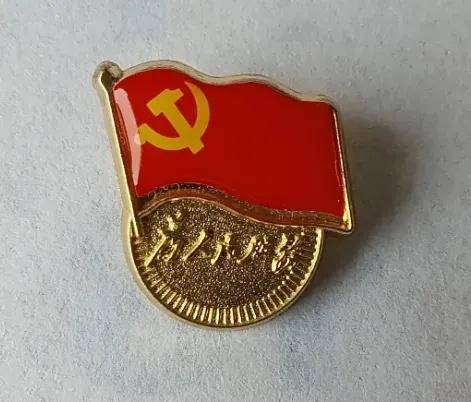 军人和警察穿军装!