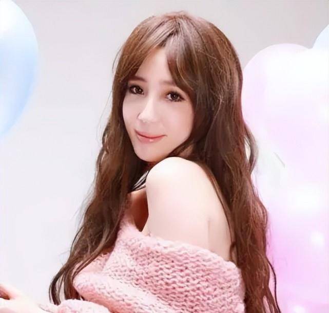 女星张艾亚秘密闪婚,大7岁老公是10年前旧爱,旧情复燃不到1年_张爱雅