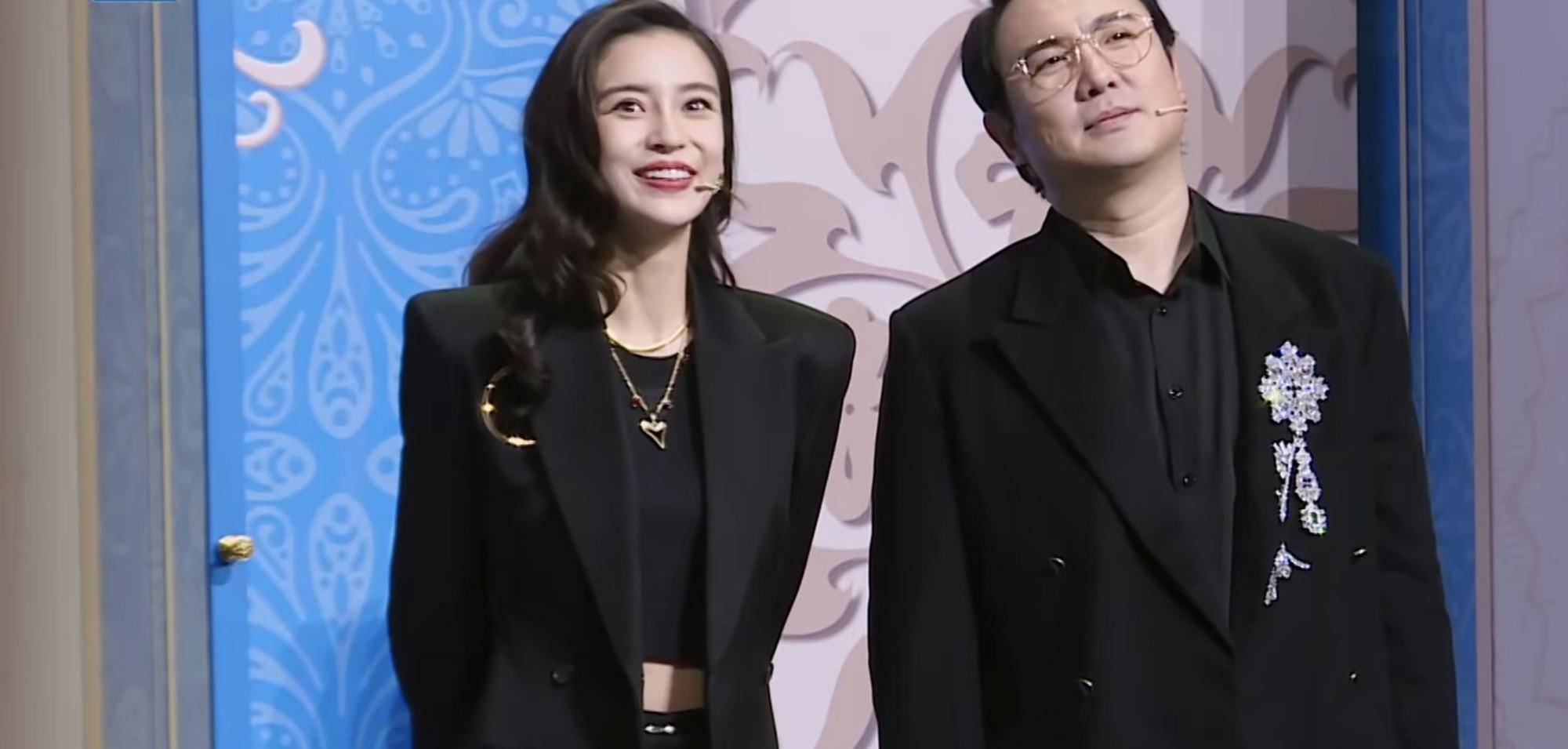 沈腾摔跤,王子文杨颖反应各不同:一句话暴露王子文的情商_贾玲_节目组