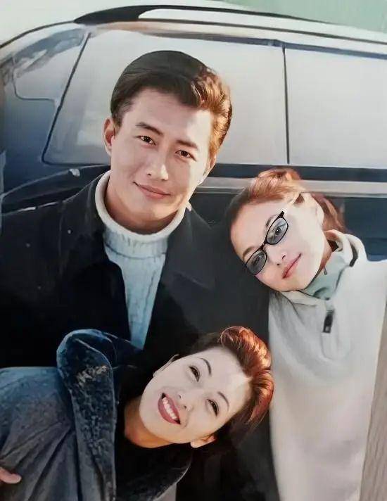 江珊再婚9年的丈夫,53岁,一身正装尽显阳刚之气,比高曙光还漂亮_西装