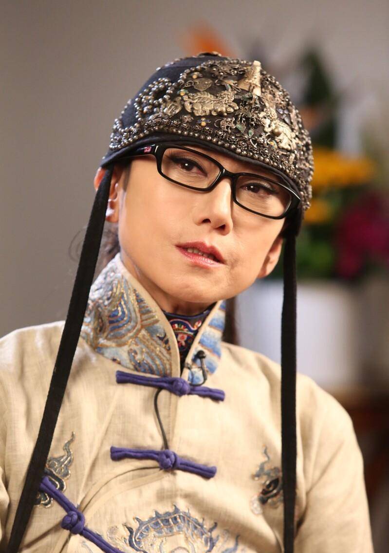 如何看待杨丽萍爱徒与男舞蹈员贴身跳孔雀被指不雅?