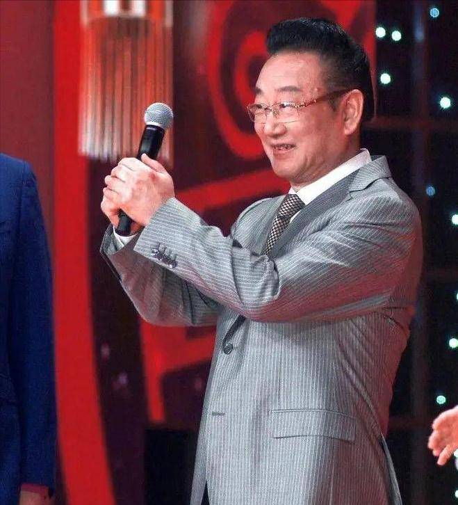 从与李双江齐名到雨中撑伞"落魄献唱",76岁蒋大为都经历了什么_张佩君