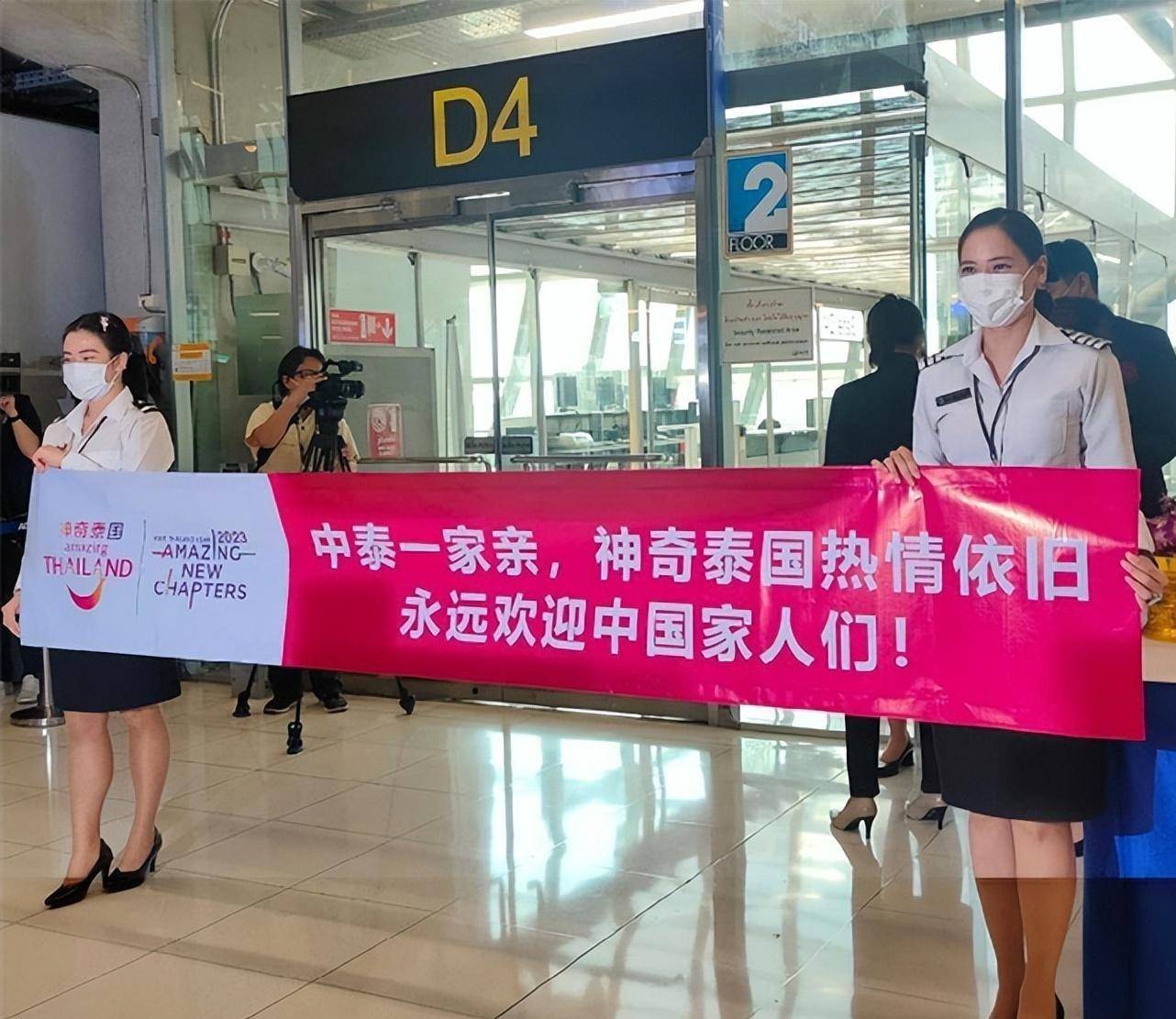 亲自接机中国游客后,泰部长面对韩记者的挑衅,当即就是一句回怼