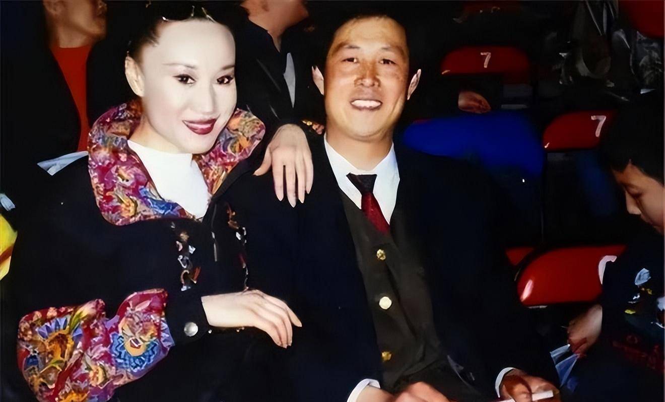 马华:活力四射的"健美皇后",41岁因病离去,5年后父亲也走了_健身_节目