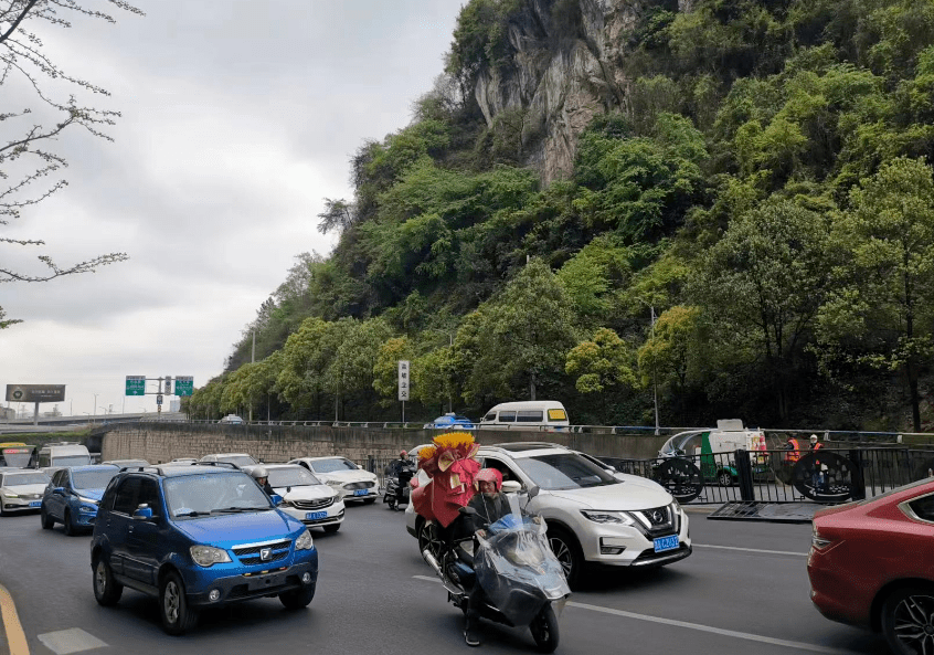 贵阳观山湖今日车祸图片