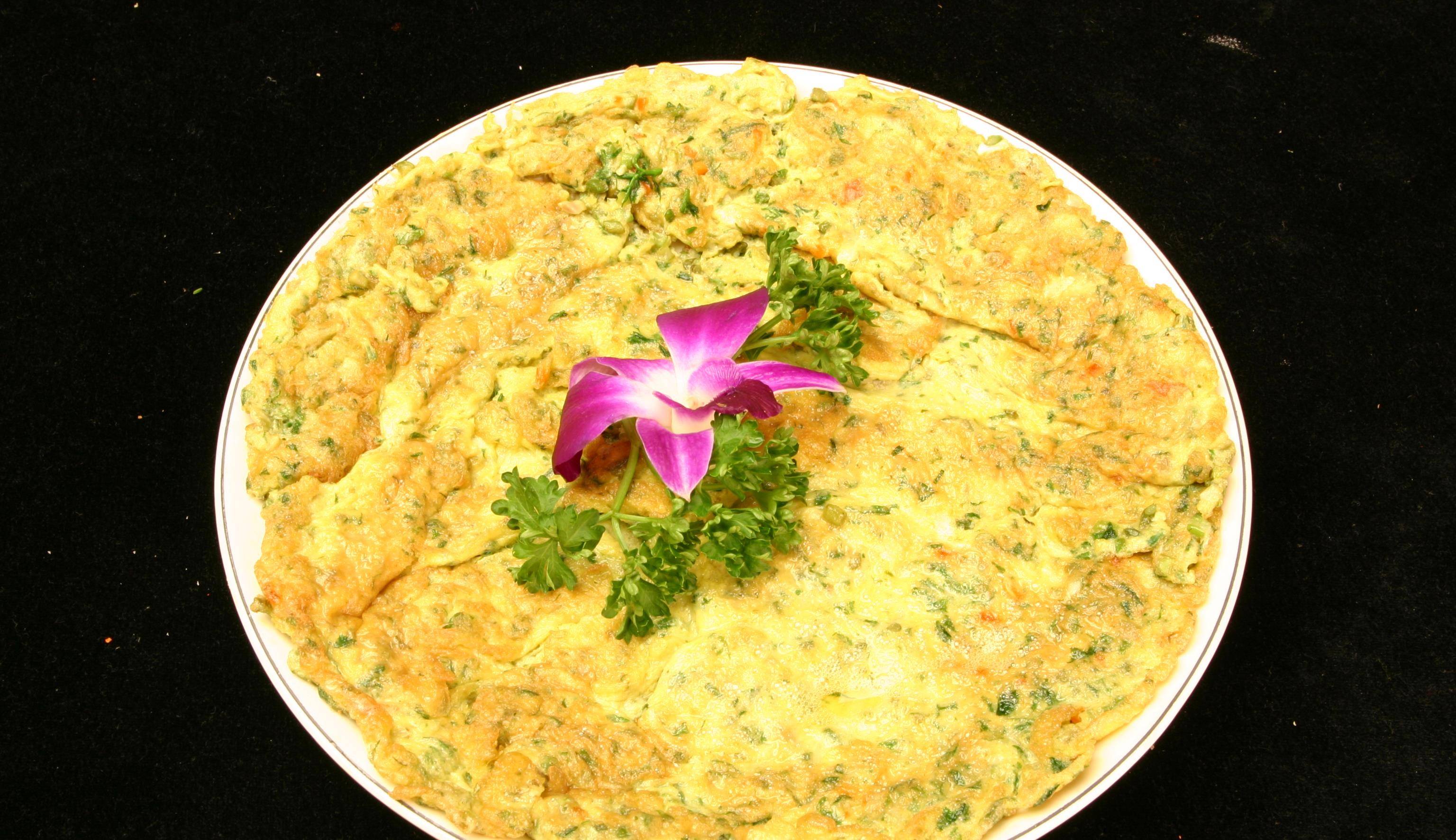 刺芽扒鸡蛋主料:刺嫩芽100克,鸡蛋两个.