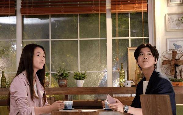 除了《诺言》之外,鹿晗还有一首最出圈的歌曲《勋章》,这首歌的mv鹿晗