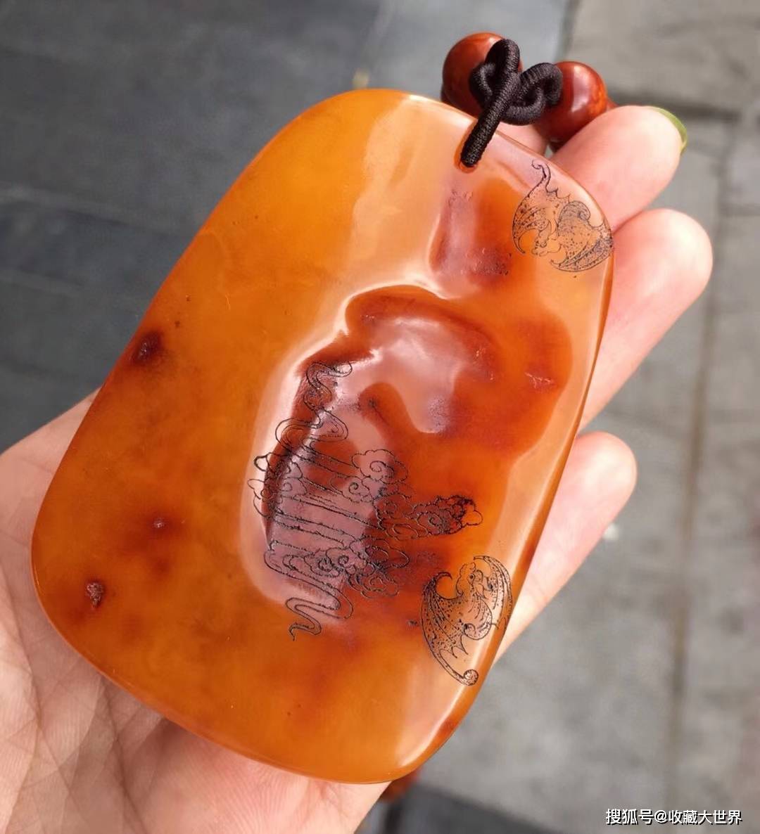 蜜蜡龙牌挂件项链_老蜜_雕刻_精工