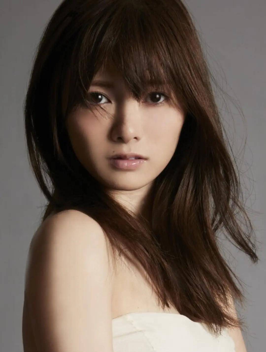 白石麻衣,五官精致,身材完美,206张图证明她就是日本第一美女