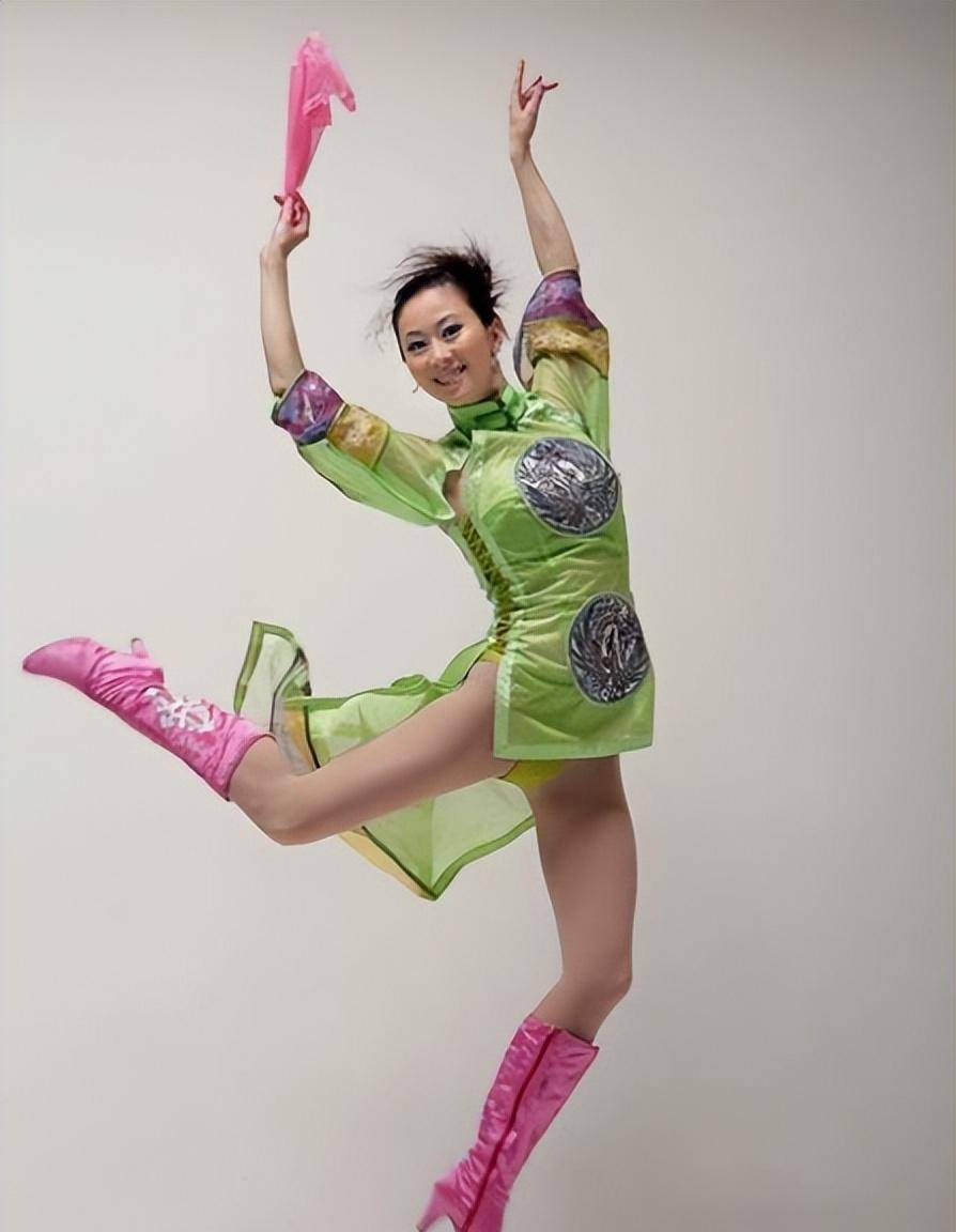 最终,汤加丽在安徽省青少年运动会上摘得两枚金牌后,结束了自己的运动