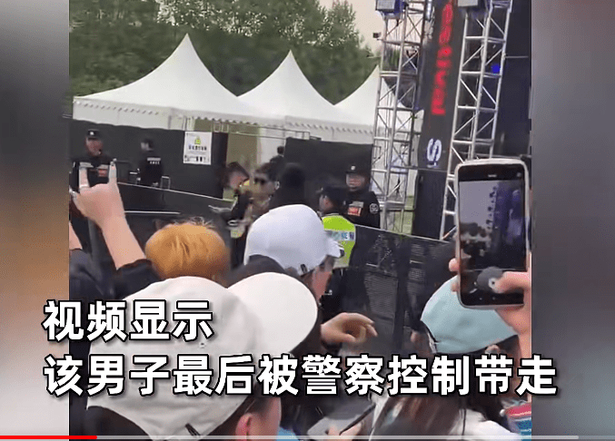 成都草莓音乐节一男子对警察竖中指,通过对该男子及其行为的处理_事件