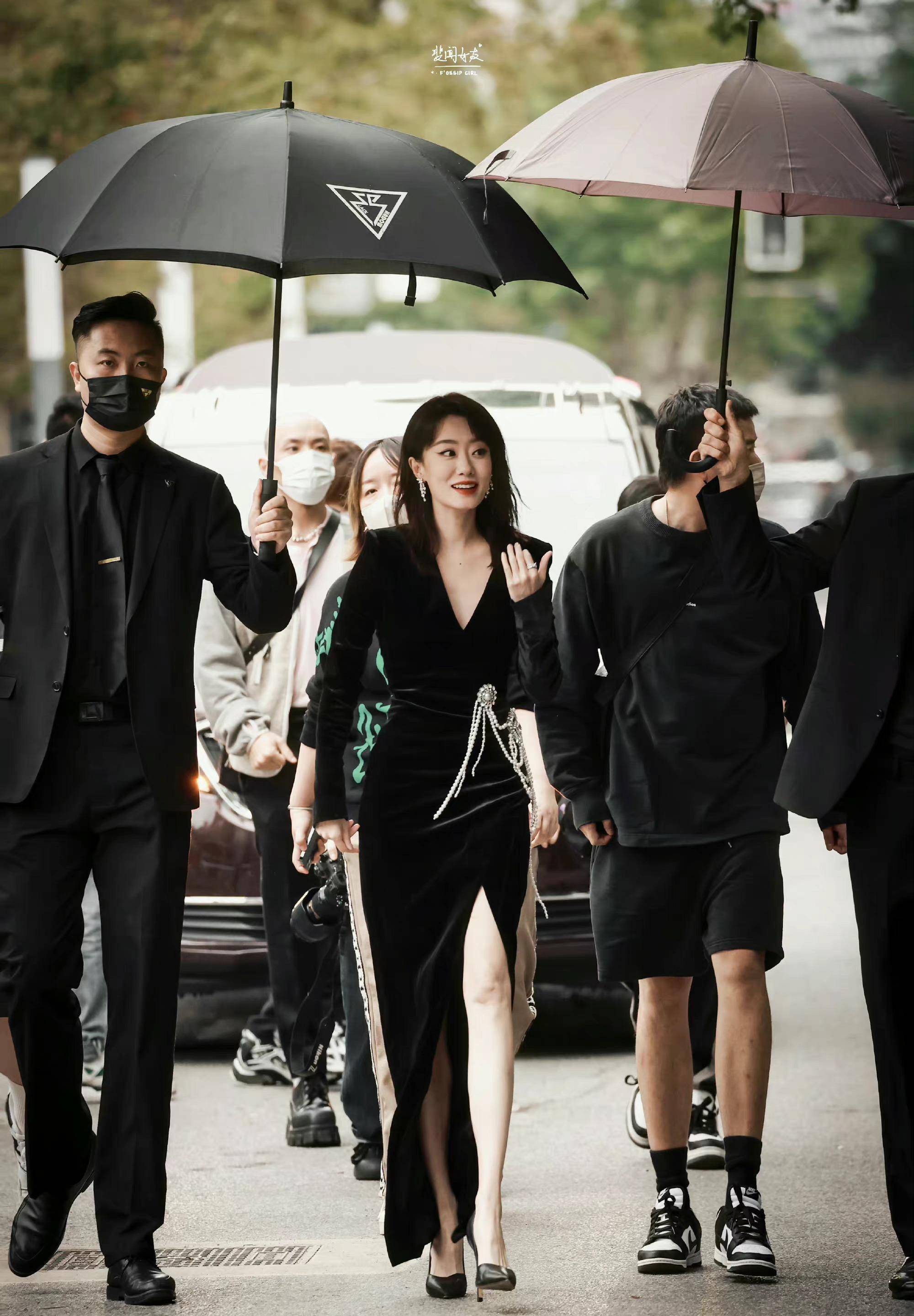 红毯路透,金晨穿"丑衣"娜扎绿色高定变公主,刘雯黑裙轻松出圈