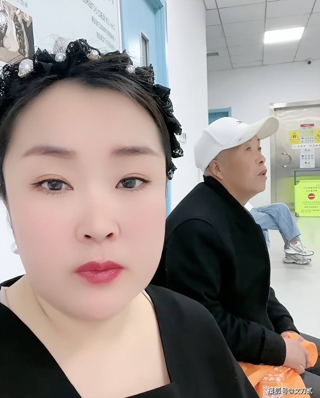 初代"赵四"被侄女骂没亲情,亲哥看病拒帮助,赵本山换他是对的_关小平