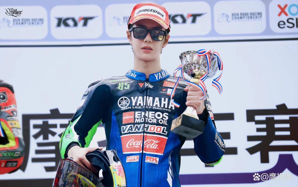 不善言辞的王一博,为何频繁登上热搜,他的成功学到底是什么_街舞_合作