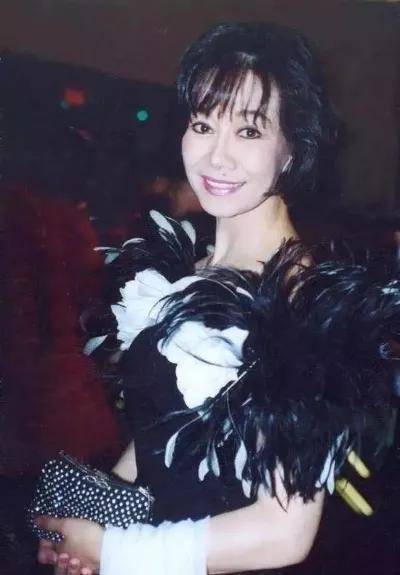 成李小龙嫂子,做黄霑小三,交76位男友,却孤独死去_李忠琛_香港_四大