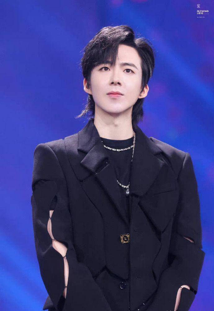 刘宇宁宣布结婚!看到狗仔晒出前夫的照片,他很生气,立马用粉丝回应_孩