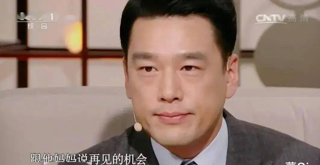 王耀庆曾在《朗读者》中分享了自己与爷爷的故事,当年在还未时尚探亲