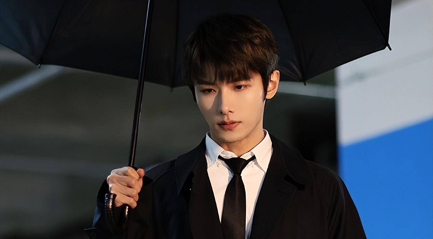 《招惹》杜寻羽扮演者:赵弈钦资料,出道7年终于小火一把_角色_电视剧