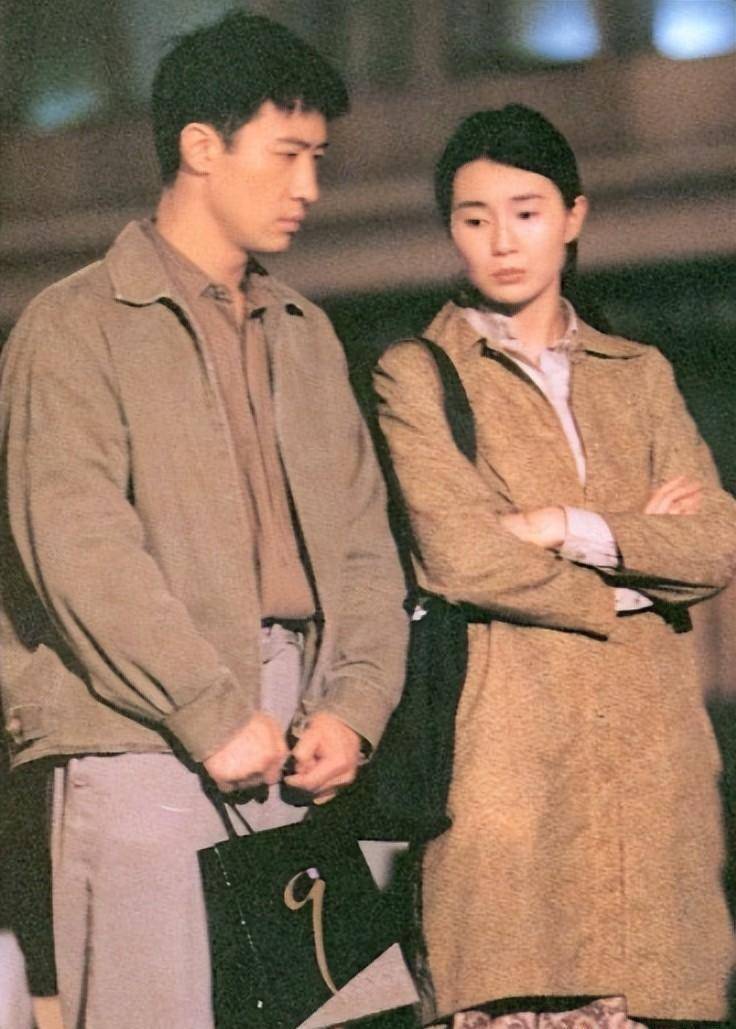 之后又与吴孟达合作,拍摄电影《都市情缘》.