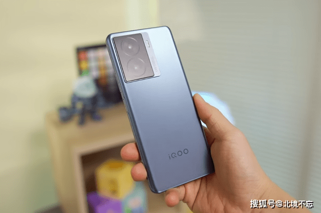 原创
            iQOO性价比“太狠”，OIS防抖+120W+5000mAh仅1699元，还有256GB3
