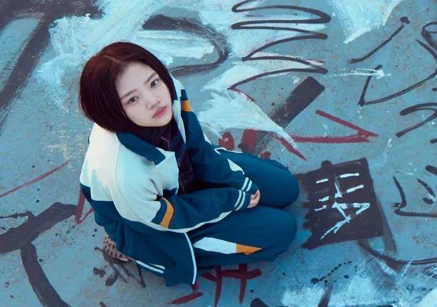 任敏再次扮演易遥《悲伤逆流成河》,换上校服瞬间成为"国民校花"_暴力