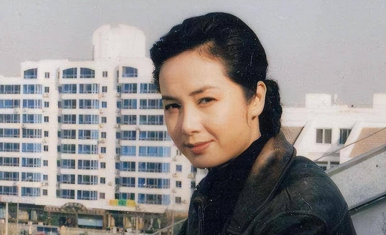 "夫妻本是同林鸟,大难临头各自飞",蒋文丽身上体