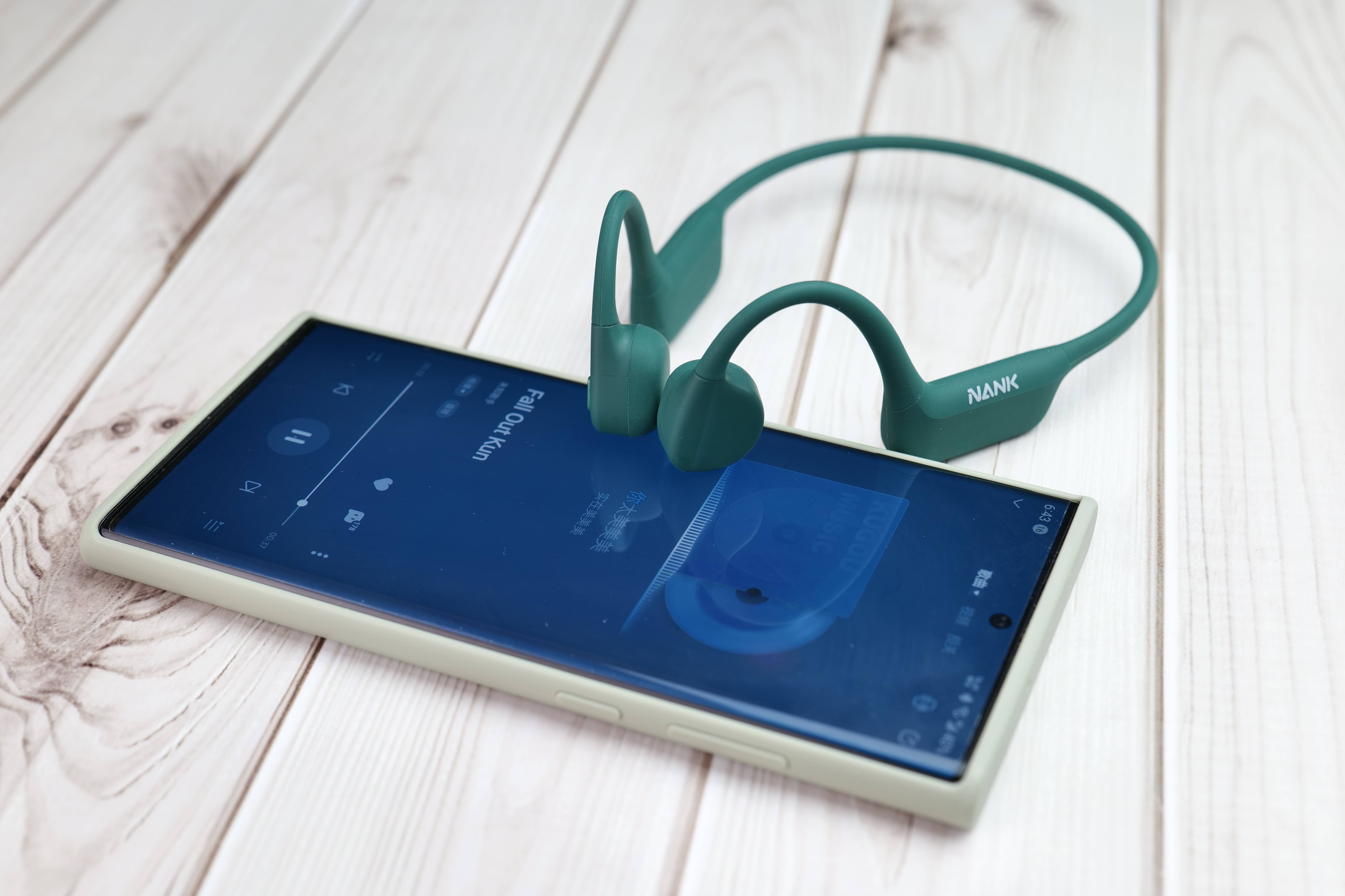 新品｜“违背祖宗的决定”，南卡NEO终于不用祖传触点充电啦！