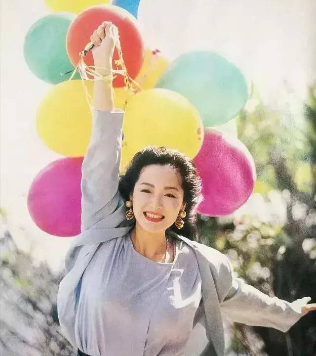 "苗翠花"恬妞的唏嘘过往,和她的坎坷婚姻史,今64岁仍孤身一人_叶聪豪