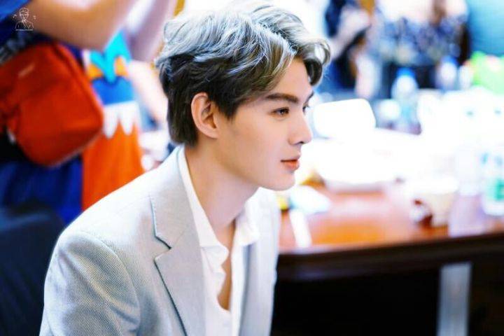 不期而爱pete穿纯白校服:清秀俊雅,软萌可爱,你心动了吗?