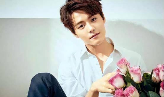 能够被郭敬明相中,出演他的影视剧,马天宇一定是有些过人之处的.