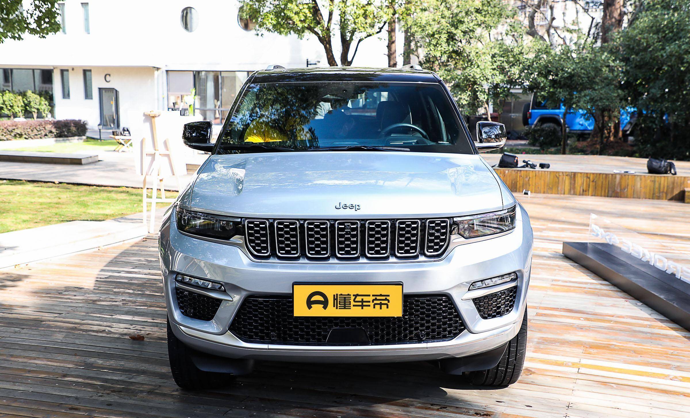 预售75万元,jeep大切诺基4xe巅峰版亮相 ,竞争宝马x5_搜狐汽车_搜狐网