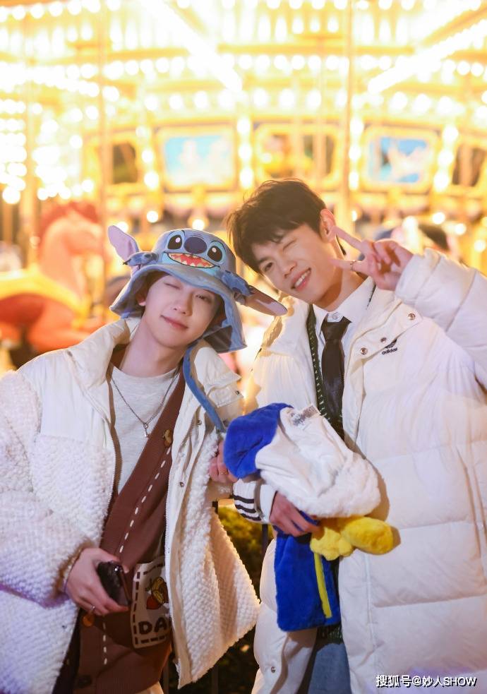 姐妹团:整容恋爱分手复合上热搜,母某公寓四cp成顶流_直播_李朝_刘聪