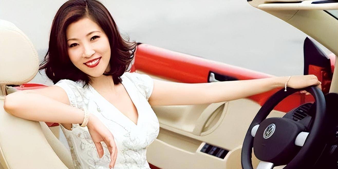 她是"人人喊打"的体操冠军,卷款44亿逃亡国外,装病不肯回来_吴冰_训练