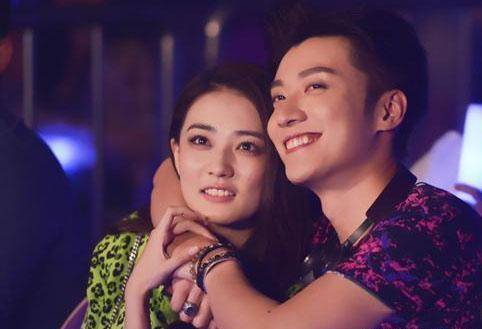 那时候,徐璐为了给乔任梁一个惊喜,还瞒着乔任梁为他举办了一场他的