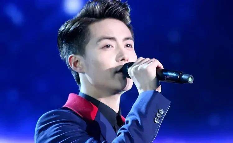 6位从歌手转型到演员的明星,一人一首代表作,拿起话筒就是巨星_戚薇