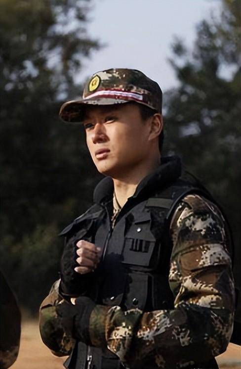 长得像佟大为又像任泉,演过《侠客行》陆毅是室友,他人生也如戏_吴健