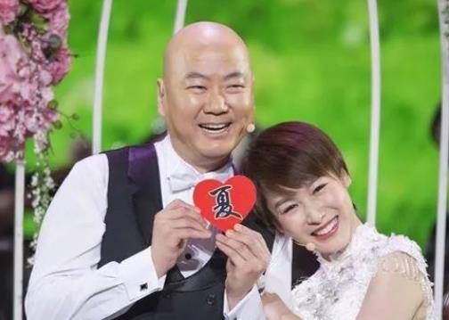 曾上舞台18次,因错说一句话被索赔1亿,如今53岁成街头商演_郭冬临