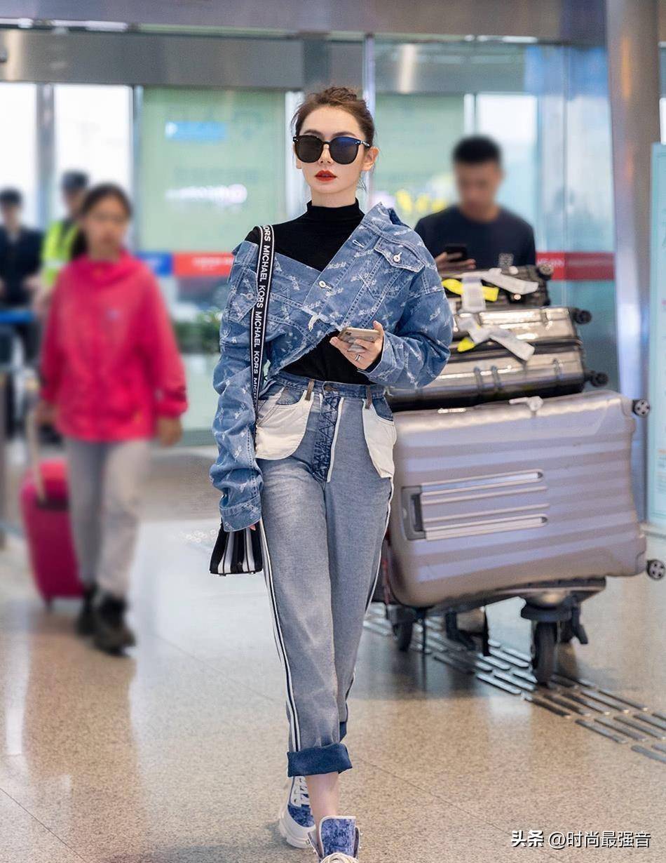 戚薇穿搭时尚现身机场 紫色外套配工装裤酷拽随性_黑色_造型_高领
