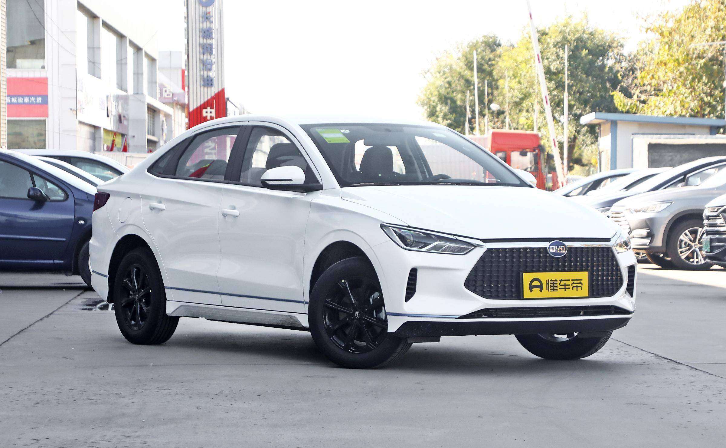 随大流选新能源汽车?来看这款比亚迪e3,售15.48万,性价比高!