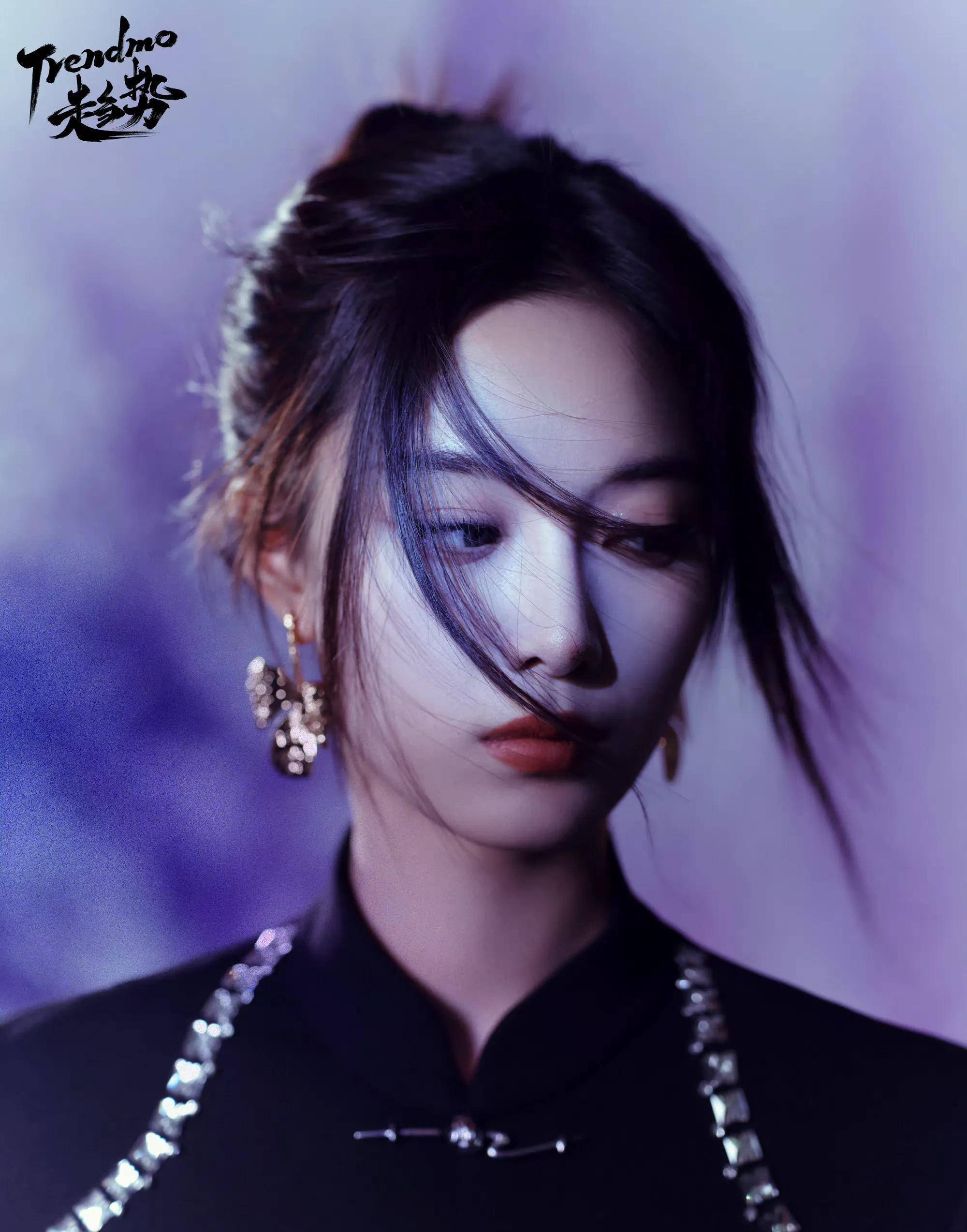 徐艺洋国风暗香花卉大片 梦幻唯美 穿深v吊带裙 身材丰满性感_装饰