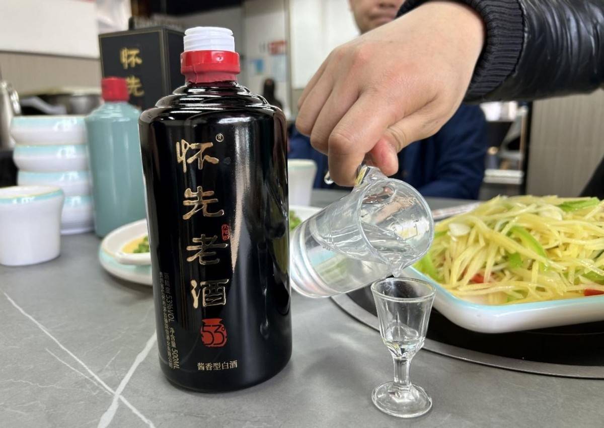国家级一级品酒师何小海都夸这款酒不口干,他在原茅台酒厂工作了30年