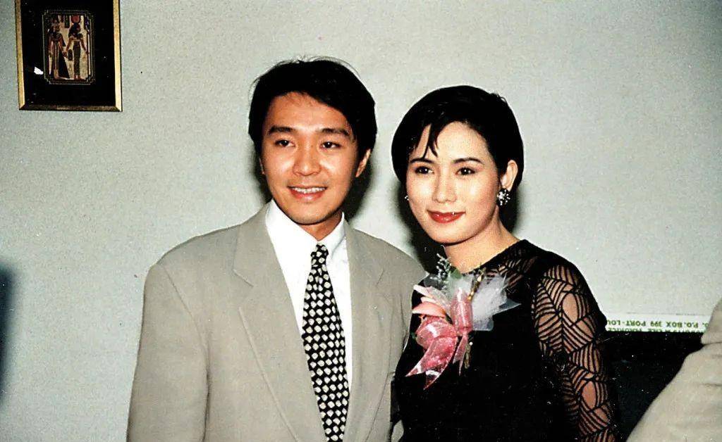 60岁周星驰回应网友提问,亲认挂念旧爱罗慧娟,欠吴孟达一句话_合作