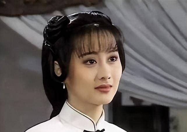 陈德容在饰演《梅花三弄之梅花烙》的女主白吟霜时,她的眼睛看起来