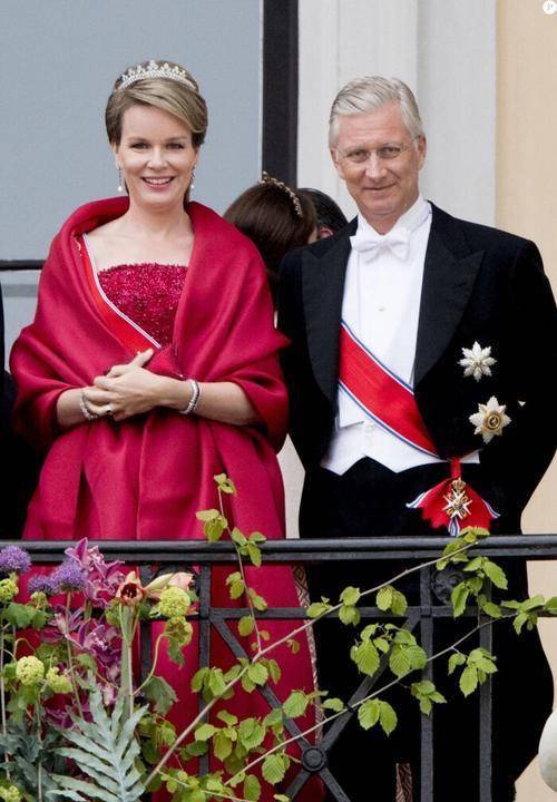 微胖大骨架,怎么穿好看显身材,学学比利时王后玛蒂尔德的穿搭!