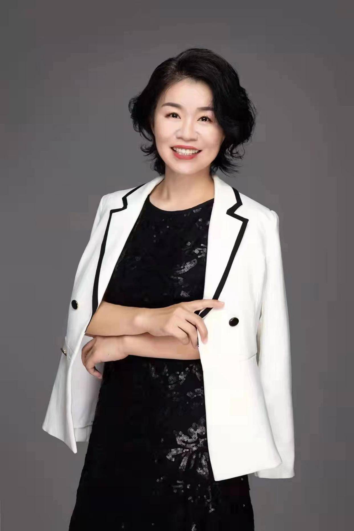 山东佳德信企业管理集团董事长姜芳芳印象_服务_姜董_客户